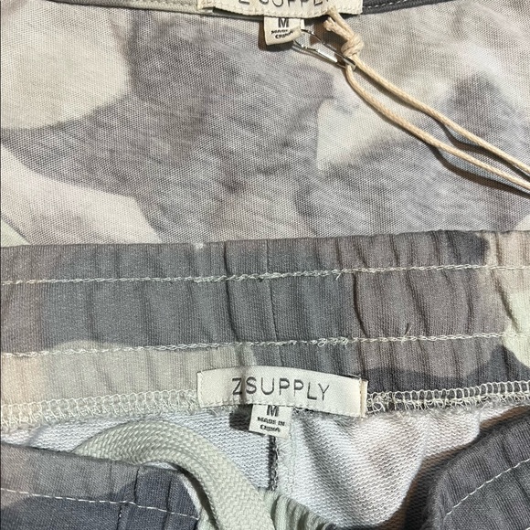 Z Supply matching Tee & Shorts - Picture 3 of 3